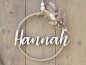 Preview: Namensschild "Hannah" aus Holz mit Jute-Hoop und Trockenblumen