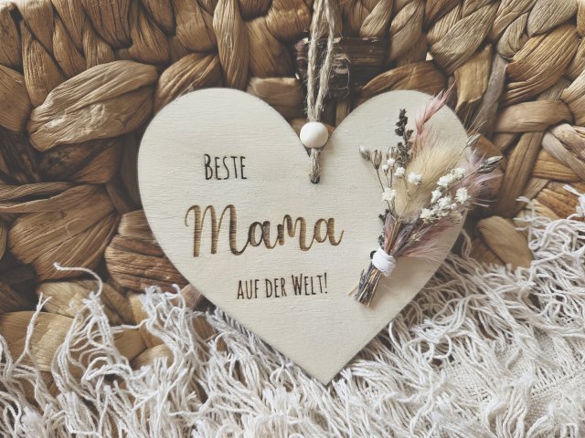 Holzschild "Beste Mama 1" mit individueller Gravur aus Holz