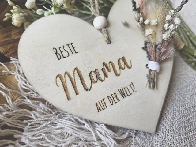 Holzschild "Beste Mama 1" mit individueller Gravur aus Holz