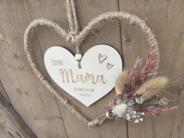 Holzschild mit Jute-Hoop "Danke Mama 1" mit individueller Gravur