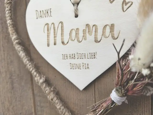 Holzschild mit Jute-Hoop "Danke Mama 1" mit individueller Gravur