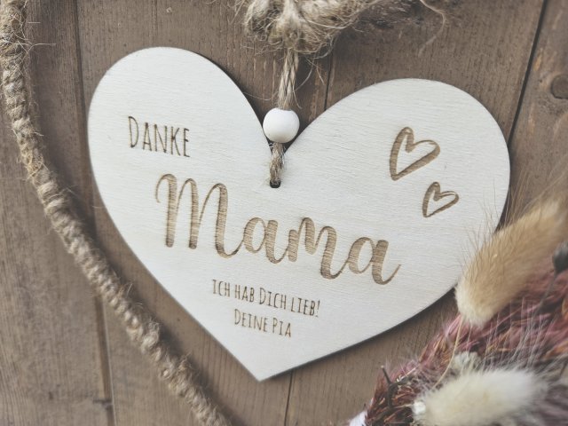 Holzschild mit Jute-Hoop "Danke Mama 1" mit individueller Gravur