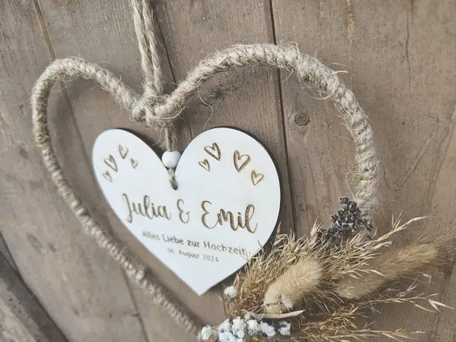 Holzschild mit Jute-Hoop "Hochzeit 1" mit individueller Gravur