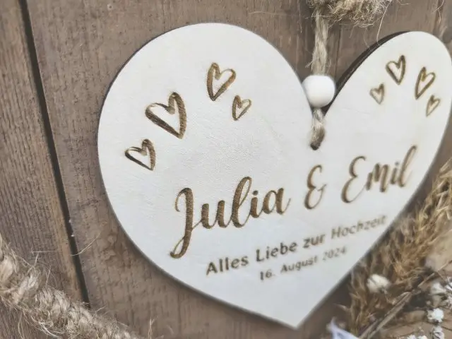 Holzschild mit Jute-Hoop "Hochzeit 1" mit individueller Gravur