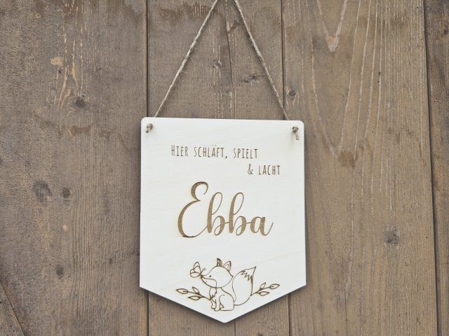 Holzschild Wimpel "Ebba" mit individueller Gravur aus Holz