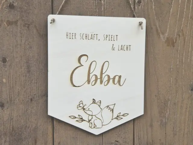 Holzschild Wimpel "Ebba" mit individueller Gravur aus Holz