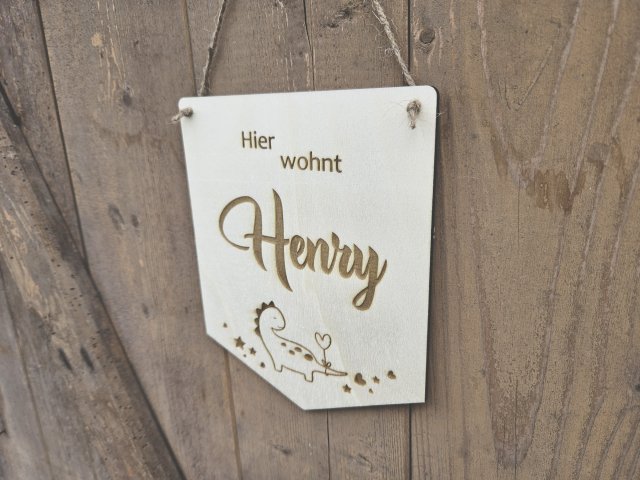 Holzschild Wimpel "Henry" mit individueller Gravur aus Holz