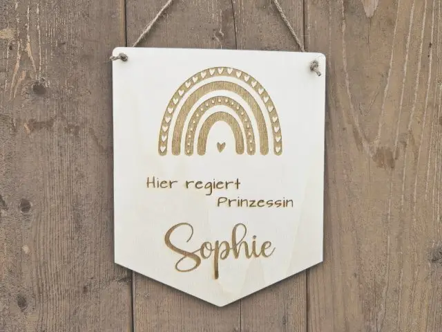 Holzschild Wimpel "Sophie" mit individueller Gravur aus Holz