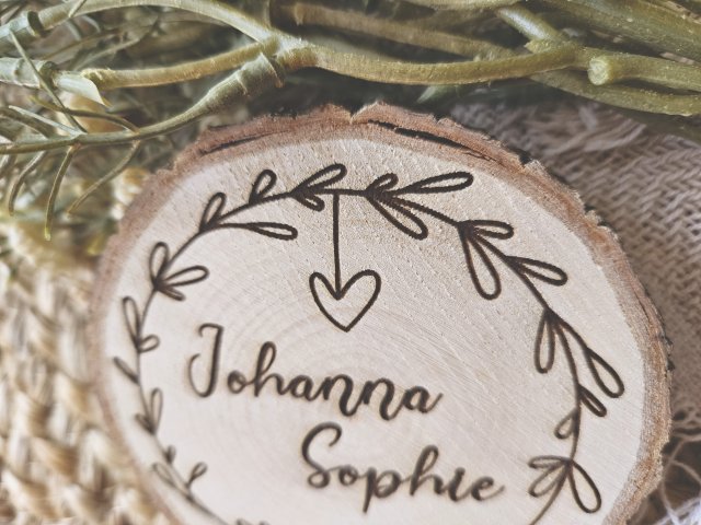 Preview: Baumscheibe rund mit Gravur - "Johanna" individuell personalisiert