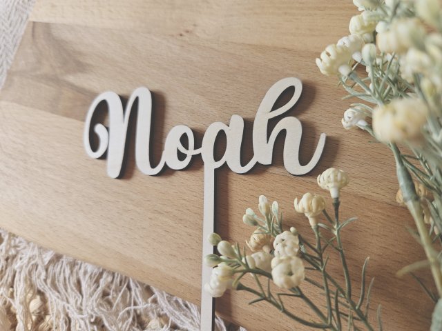 Preview: Cake Topper Schriftzug "beliebiger Text, Schriftart 2" Lasercut aus Holz