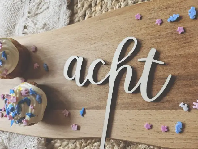 Cake Topper Schriftzug "Geburtstag 8 Acht" Lasercut aus Holz