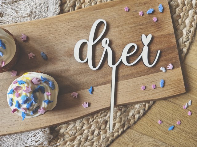Preview: Cake Topper Schriftzug "Geburtstag 3 Drei" Lasercut aus Holz
