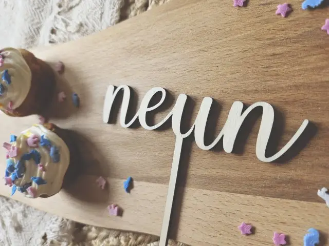 Cake Topper Schriftzug "Geburtstag 9 Neun" Lasercut aus Holz