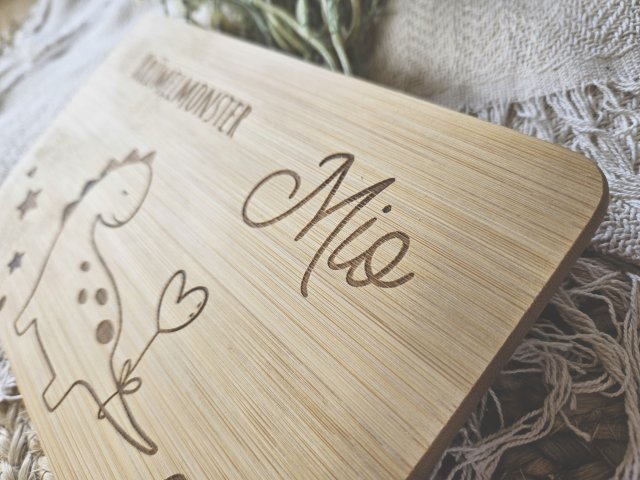 Preview: Frühstücksbrettchen "Dino1" aus Bambusholz - personalisiert mit Namen