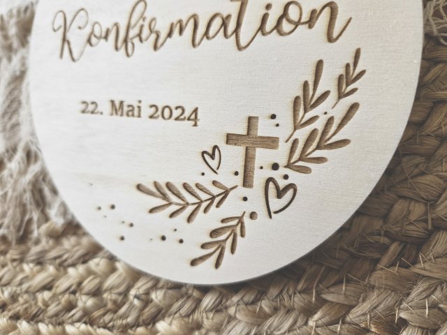 Holzschild "Kommunion / Konfirmation 4" mit individueller Gravur aus Holz