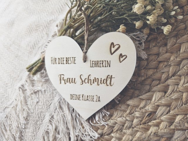 Preview: Holzschild "Danke 1" mit individueller Gravur aus Holz