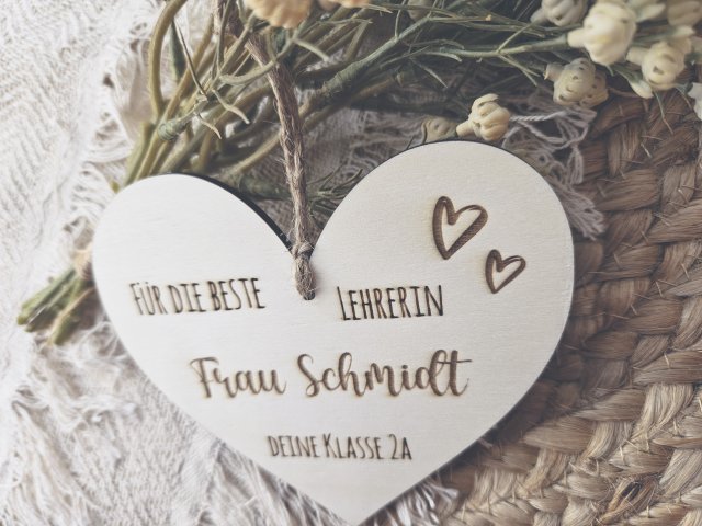 Preview: Holzschild "Danke 1" mit individueller Gravur aus Holz