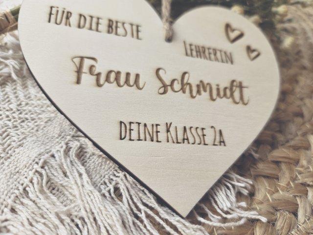 Preview: Holzschild "Danke 1" mit individueller Gravur aus Holz