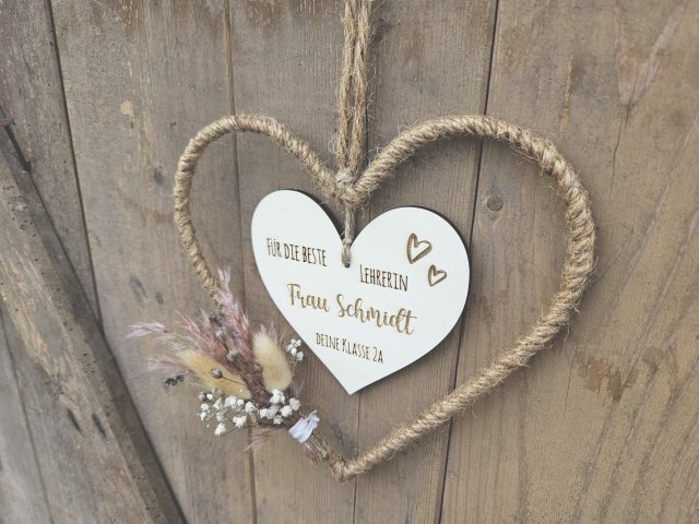 Preview: Holzschild mit Jute-Hoop "Danke 1" mit individueller Gravur