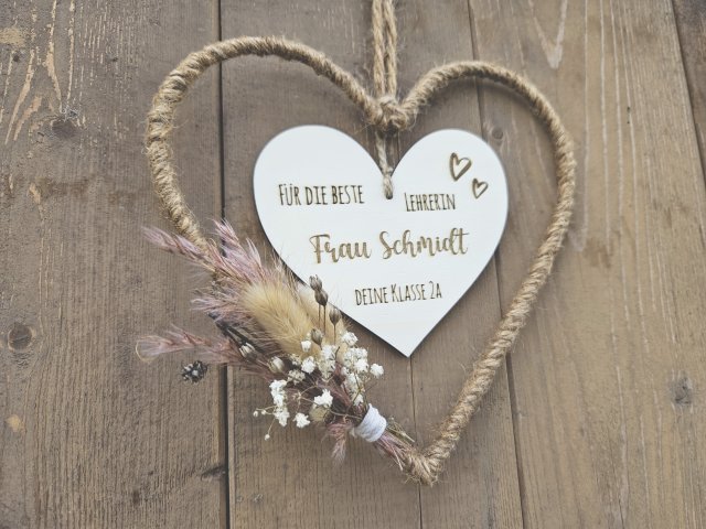 Preview: Holzschild mit Jute-Hoop "Danke 1" mit individueller Gravur