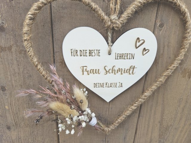 Preview: Holzschild mit Jute-Hoop "Danke 1" mit individueller Gravur