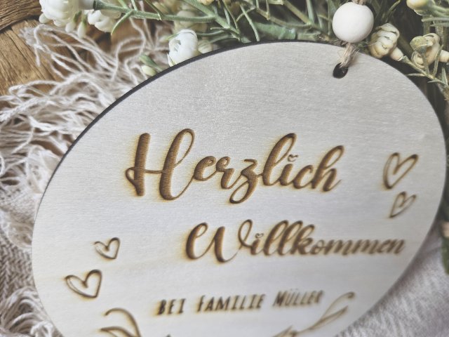 Holzschild "Herzlich Willkommen 1" mit individueller Gravur aus Holz