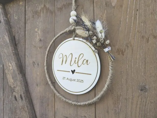 Holzschild mit Jute-Hoop "Geburt 1" mit individueller Gravur