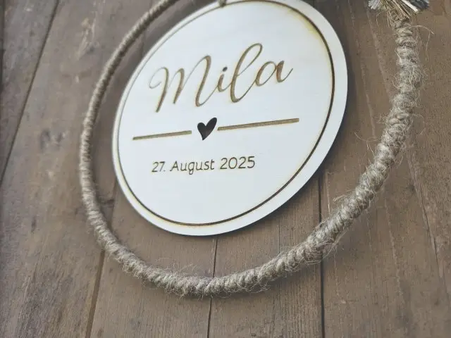 Holzschild mit Jute-Hoop "Geburt 1" mit individueller Gravur