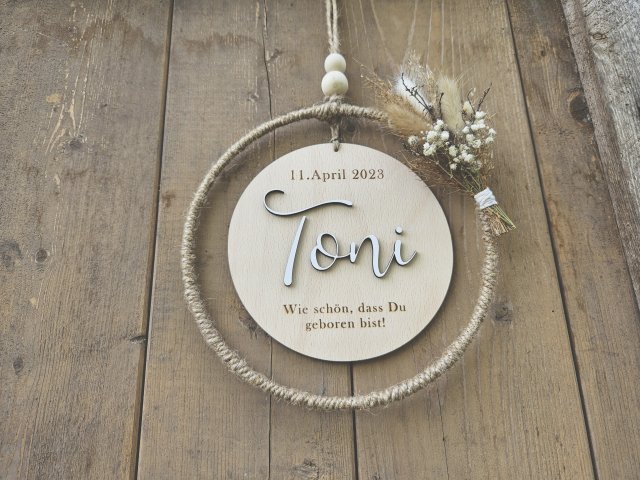 Preview: Holzschild mit Jute-Hoop "Geburt 4" mit individueller Gravur und 3D Schriftzug