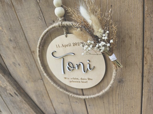 Preview: Holzschild mit Jute-Hoop "Geburt 4" mit individueller Gravur und 3D Schriftzug
