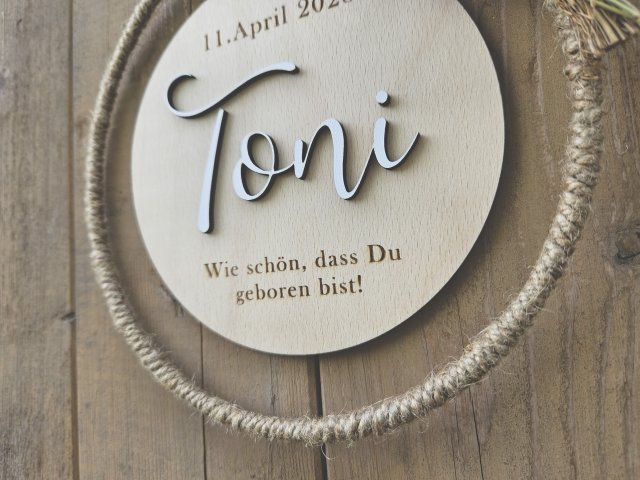 Preview: Holzschild mit Jute-Hoop "Geburt 4" mit individueller Gravur und 3D Schriftzug