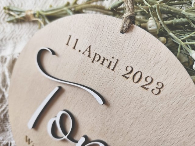 Preview: Holzschild "Geburt 4" mit individueller Gravur und 3D Schriftzug