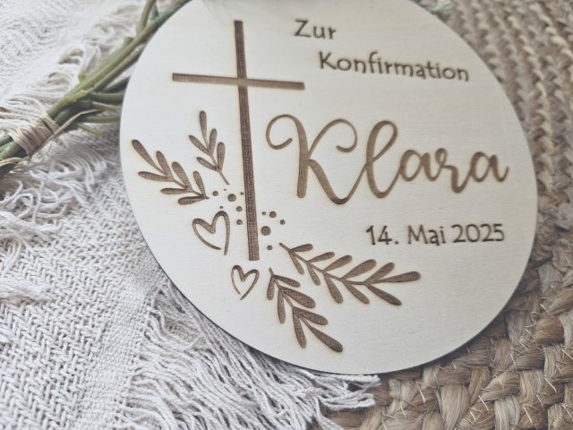 Holzschild "Konfirmation Klara" mit individueller Gravur aus Holz