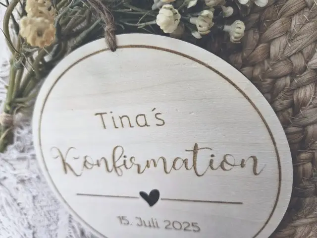 Holzschild "Konfirmation Tina" mit individueller Gravur aus Holz