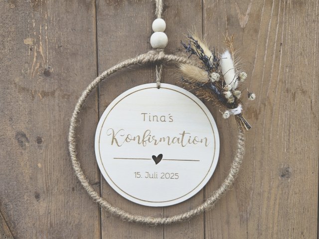 Holzschild mit Jute-Hoop "Konfirmation Tina" mit individueller Gravur