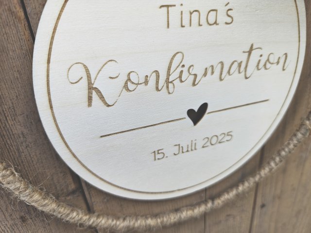 Holzschild mit Jute-Hoop "Konfirmation Tina" mit individueller Gravur
