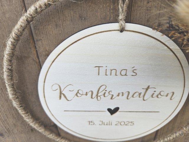Holzschild mit Jute-Hoop "Konfirmation Tina" mit individueller Gravur