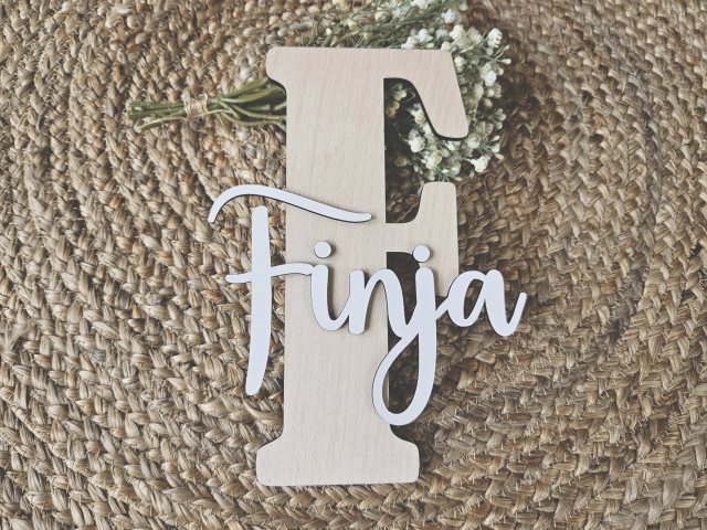 Namensschild Schriftzug Lasercut "Finja" mit großem Buchstaben