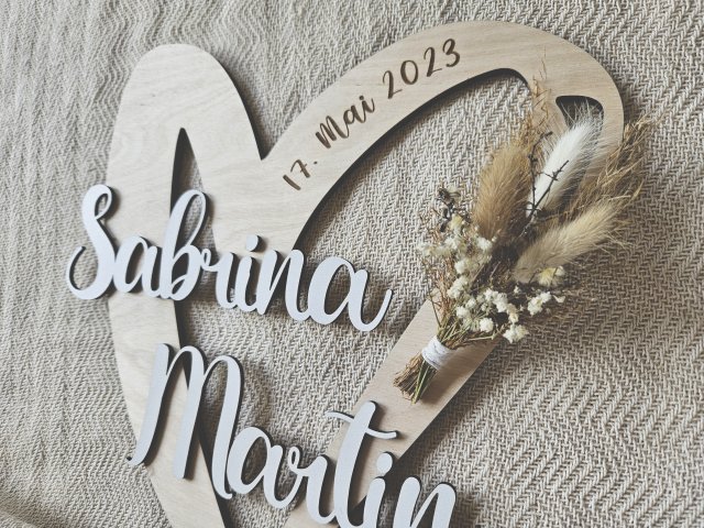 Namensschild Schriftzug Lasercut "Herz zur Hochzeit 1" mit Brautpaar Namen