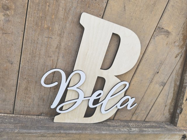Namensschild Schriftzug Lasercut "Bela" mit großem Buchstaben