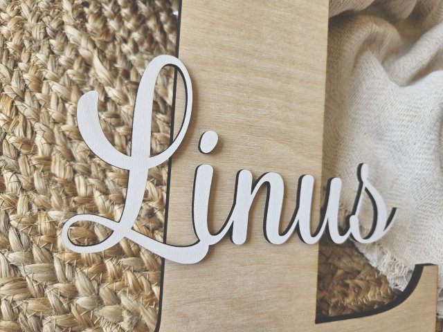 Namensschild Schriftzug Lasercut "Linus" mit großem Buchstaben