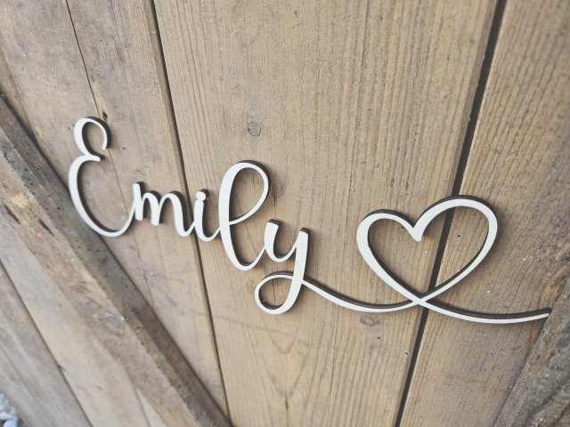 Namensschild Schriftzug Lasercut "Emily" mit Herz aus Holz