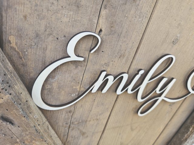 Namensschild Schriftzug Lasercut "Emily" mit Herz aus Holz