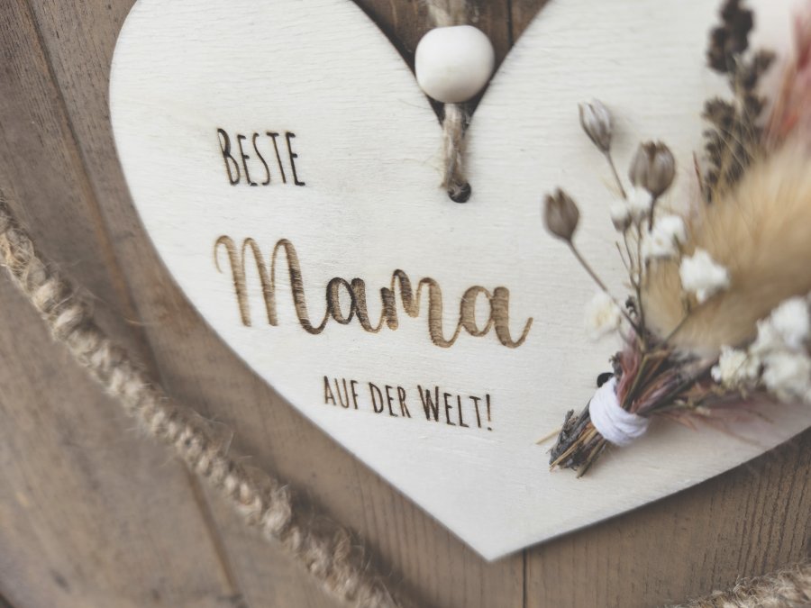 Holzschild mit Jute-Hoop "Beste Mama 1" mit individueller Gravur Holzschild mit Jute-Hoop "Beste Mama 1" mit individueller Gravur