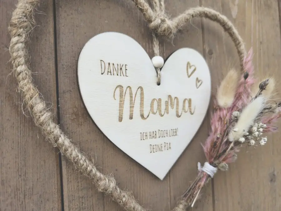 Holzschild mit Jute-Hoop "Danke Mama 1" mit individueller Gravur