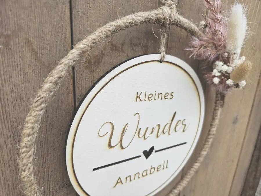 Holzschild mit Jute-Hoop "Geburt 3" mit individueller Gravur Holzschild mit Jute-Hoop "Geburt 3" mit individueller Gravur