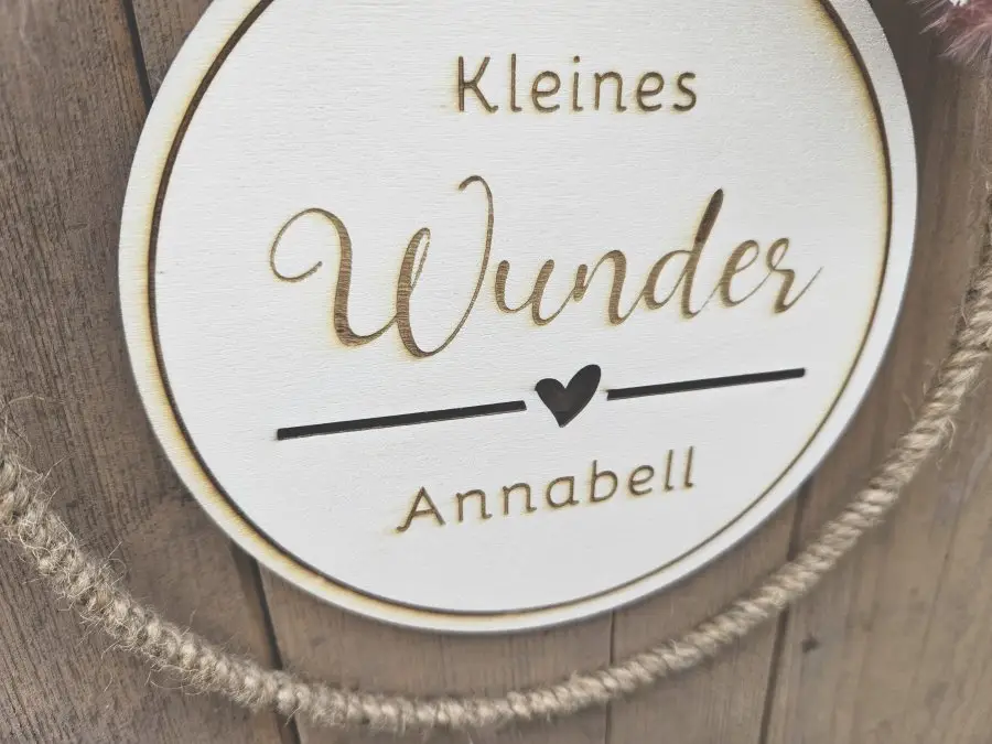 Holzschild mit Jute-Hoop "Geburt 3" mit individueller Gravur Holzschild mit Jute-Hoop "Geburt 3" mit individueller Gravur