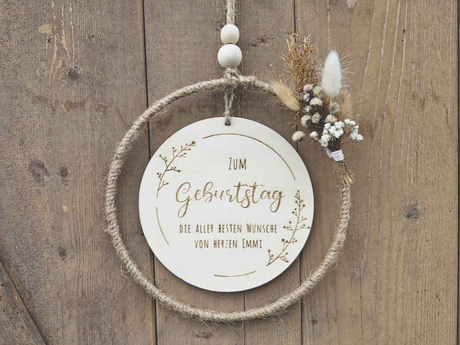 Holzschild mit Jute-Hoop "Geburtstag 1" mit individueller Gravur Holzschild mit Jute-Hoop "Geburtstag 1" mit individueller Gravur