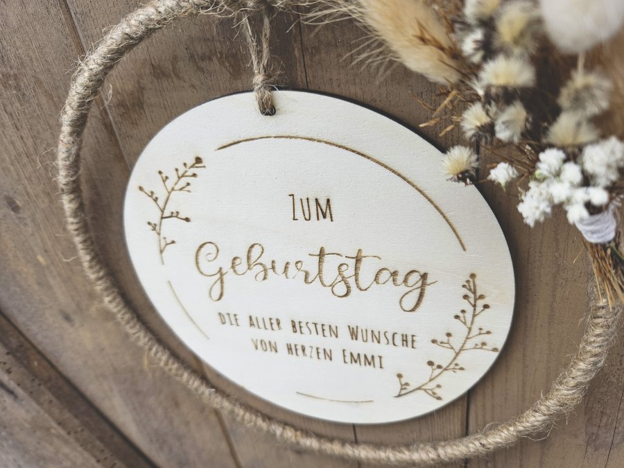 Holzschild mit Jute-Hoop "Geburtstag 1" mit individueller Gravur Holzschild mit Jute-Hoop "Geburtstag 1" mit individueller Gravur