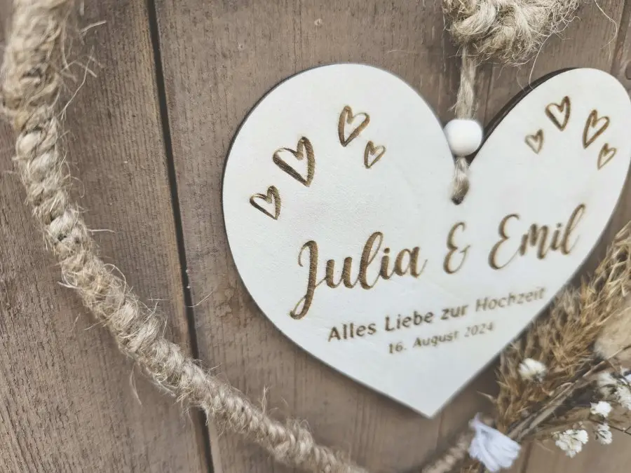 Holzschild mit Jute-Hoop "Hochzeit 1" mit individueller Gravur